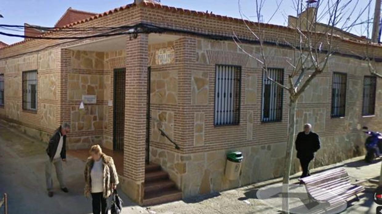 Fachada del consultorio médico de Novés (Toledo)