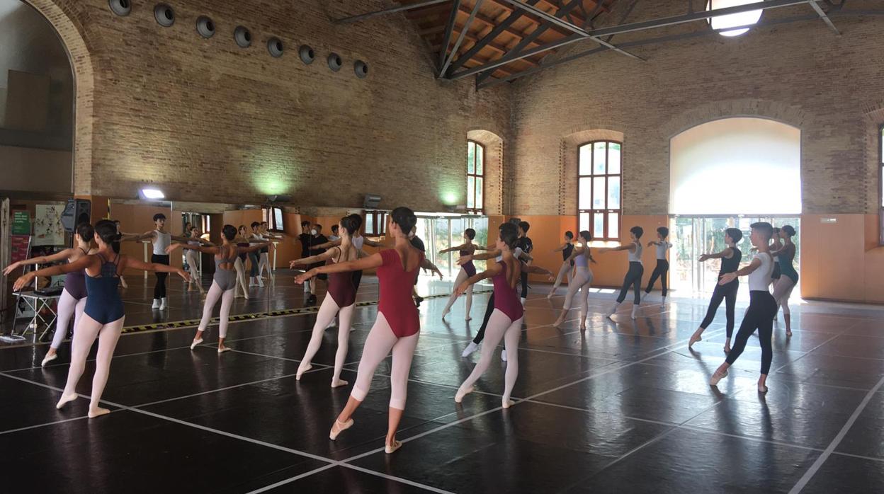 Alumnos en el Campus Internacional Valencia Danza, este lunes