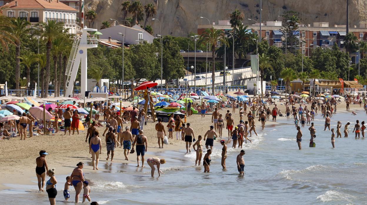 Imagen tomada la pasada semana en la playa de El Postiguet de Alicante