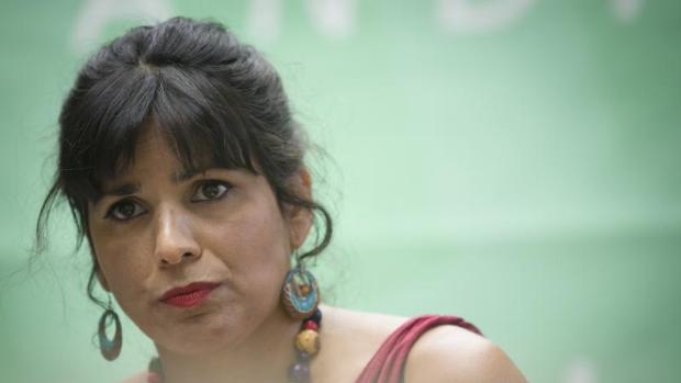Teresa Rodríguez pierde los papeles y llama «pichabrava» a Don Juan Carlos