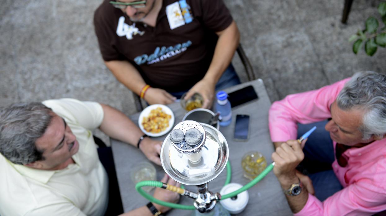 El uso de cachimbas queda prohibido en el nuevo decreto