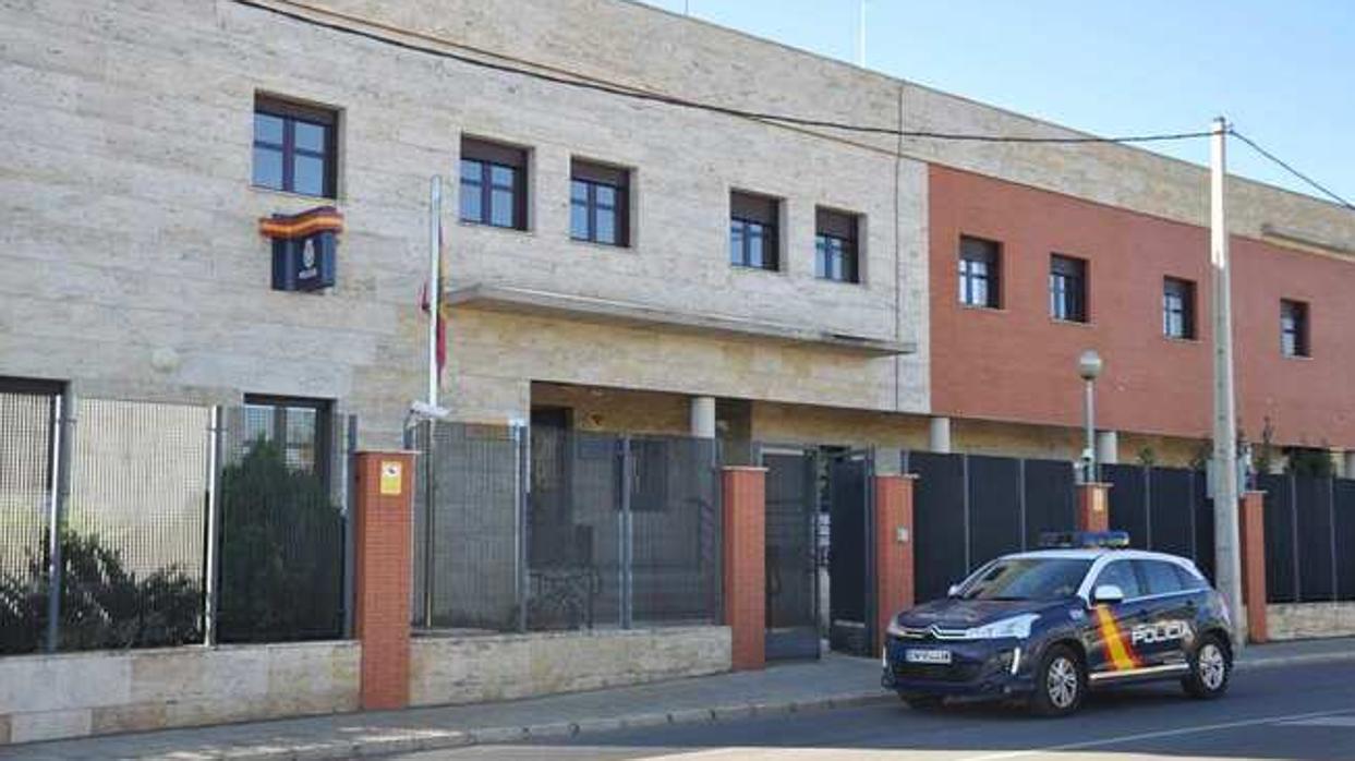 El octogenario fallecido en Valdepeñas el viernes se suicidó tras disparar  a su cuidadora