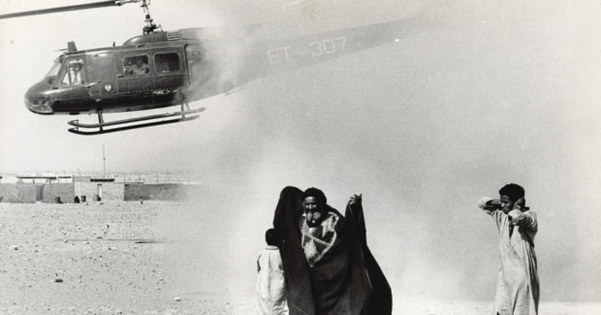 Un helicóptero español en el Sahra en 1975