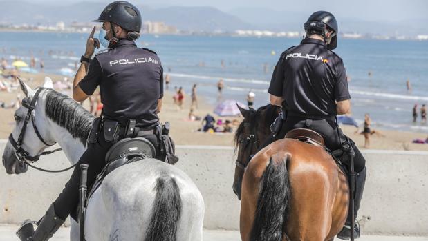 Detenido tras saltarse la orden de alejamiento y golpear a su abuela y después tragarse un bote de pastillas