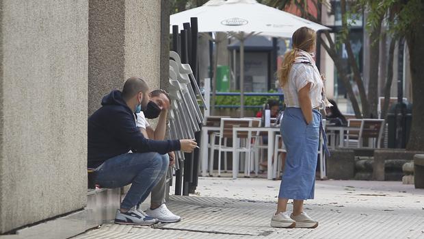 Pese a la prohibición de fumar, sigue habiendo humo en las terrazas gallegas