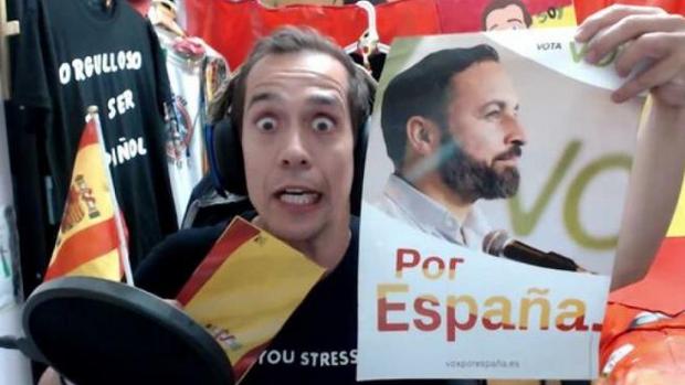 Interior suspende de empleo y sueldo al policía y «youtuber» Jandro Lion