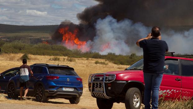 El incendio de Lober, en Zamora, arrasa más de 2.000 hectáreas