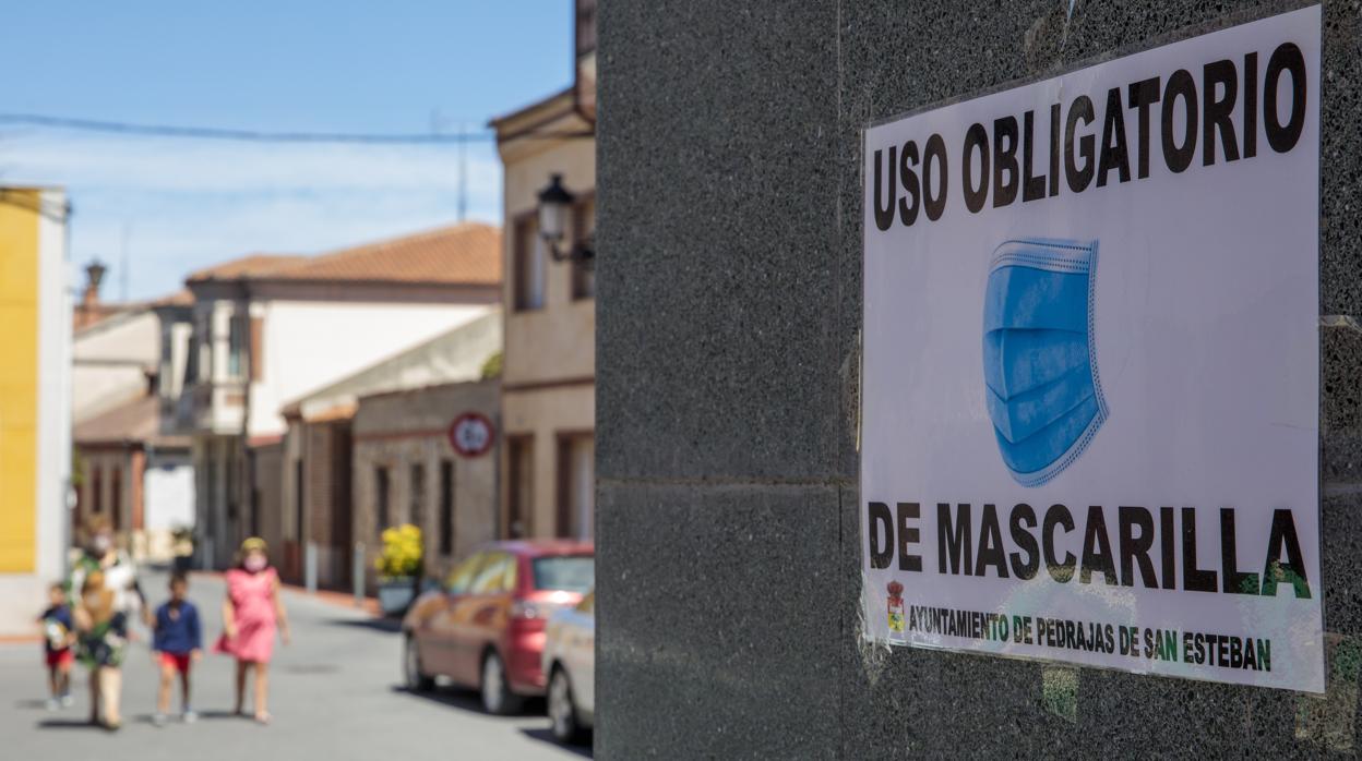 Cartel avisando de la obligatoriedad del uso de mascarillas