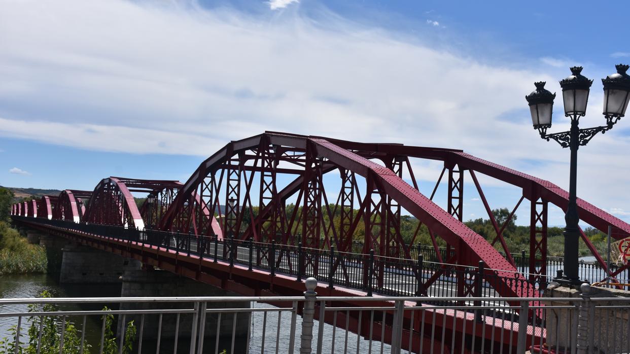 El Puente Reina Sofía reabre al tráfico este miércoles