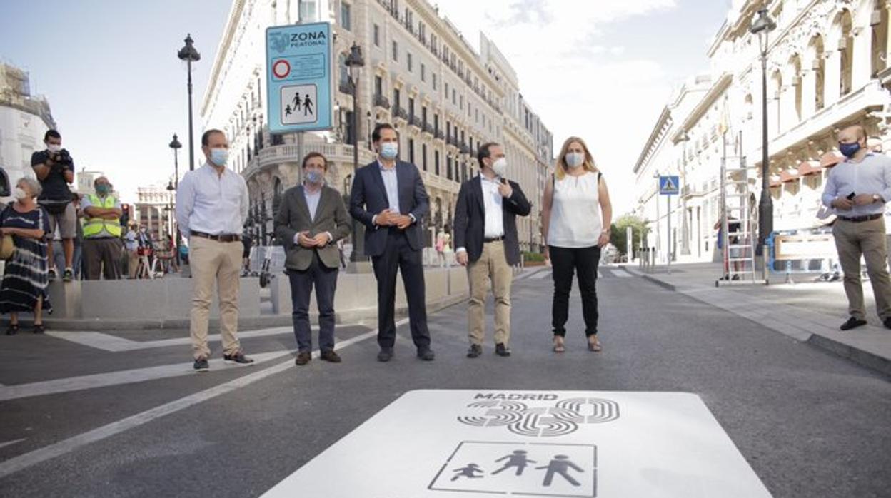 El alcalde de Madrid, José Luis Martínez-Almeida, inaugura el nuevo tramo peatonal de Sol