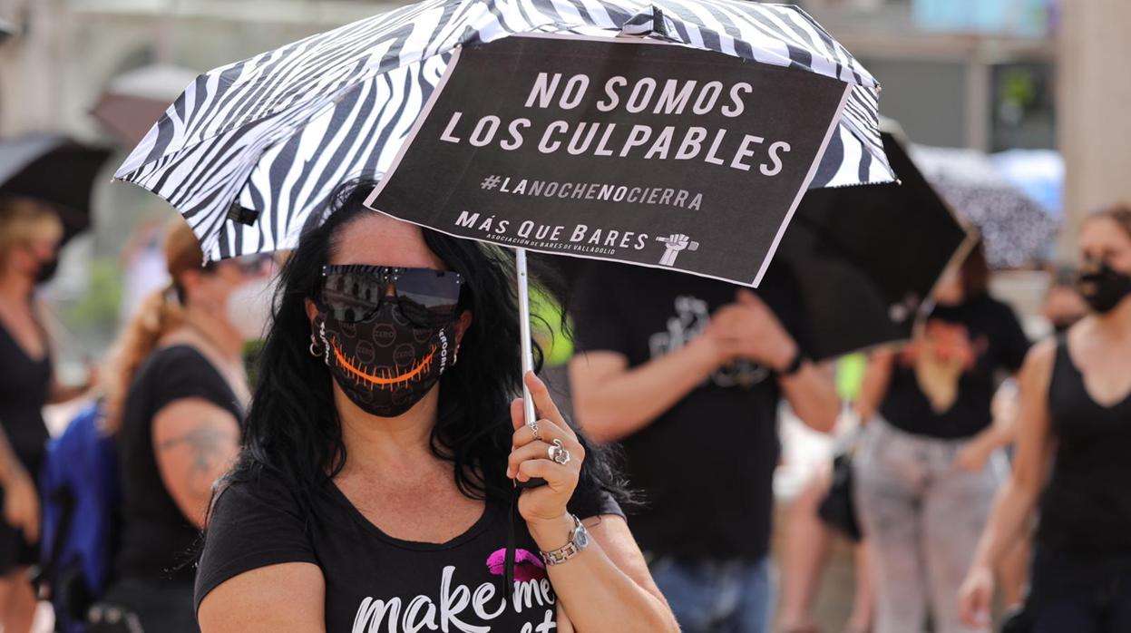 Manifestación en Valladolid de la Asociación Más Que Bares