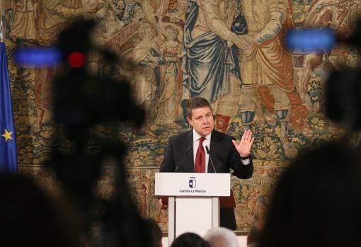 García-Page, durante una intervención ante la prensa en el Palacio de Fuensalida