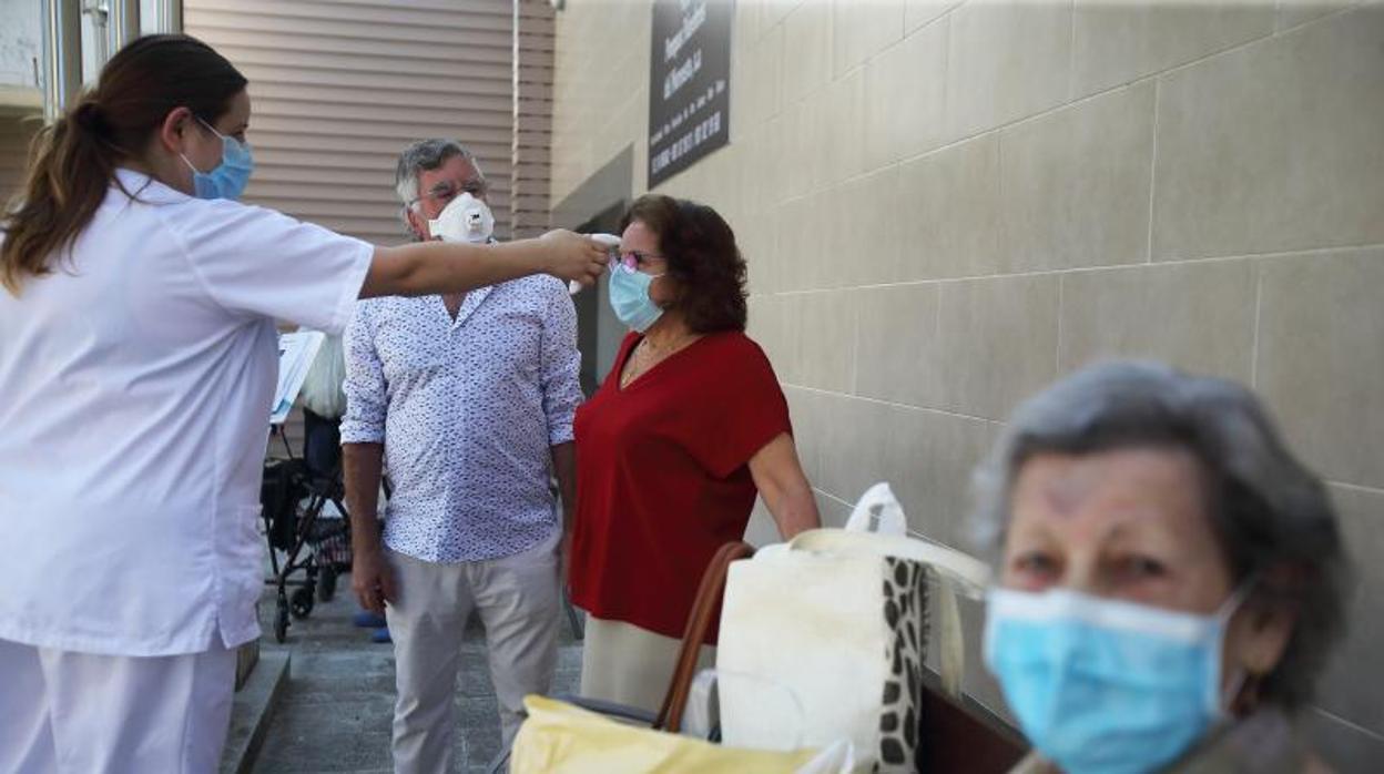 Control de temperatura en una residencia gallega, en una imagen de archivo