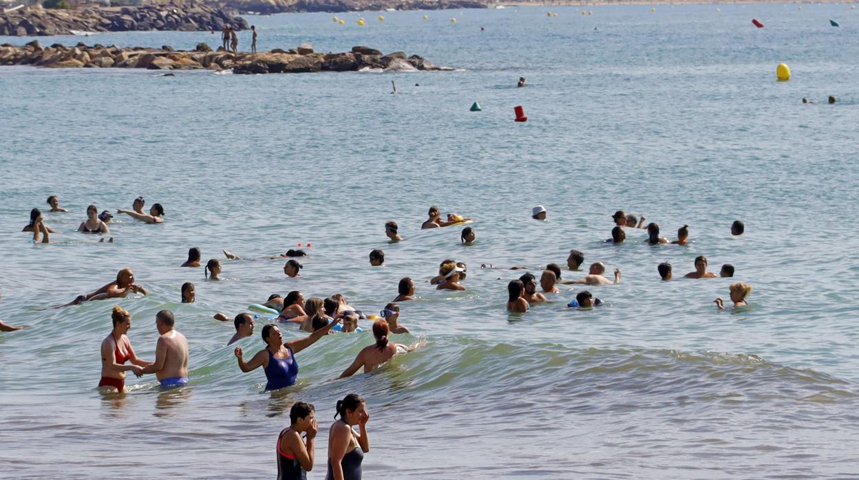 Imagen de la playa de Alicante este agosto