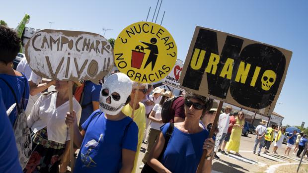 Un centenar de personas pide al Gobierno que no autorice la planta de uranio de Retortillo