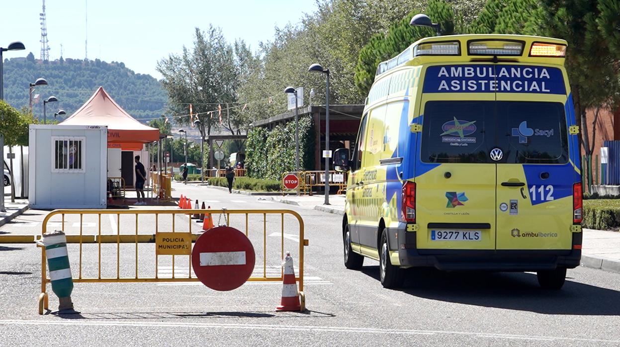 Zona de acceso a Urgencias en el Hospital Río Hortega de Valladolid