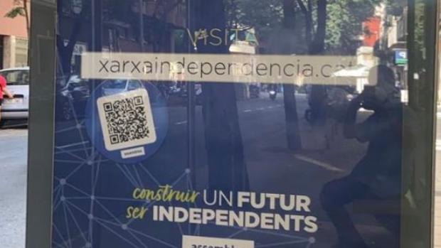 Denuncian la enésima campaña de publicidad independentista en el transporte público de Barcelona