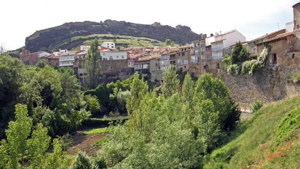 Rescatan a un hombre de 70 años que cayó con su coche al río en Cañete