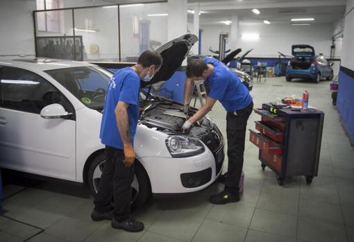 Jaime Carralero fundó Jaicar Motor hace un par de meses tras pasar 7 años vinculado a una gran empresa. Vio que se traspasaba un taller en Majadahonda por jubilación y ahí comenzó su propio negocio