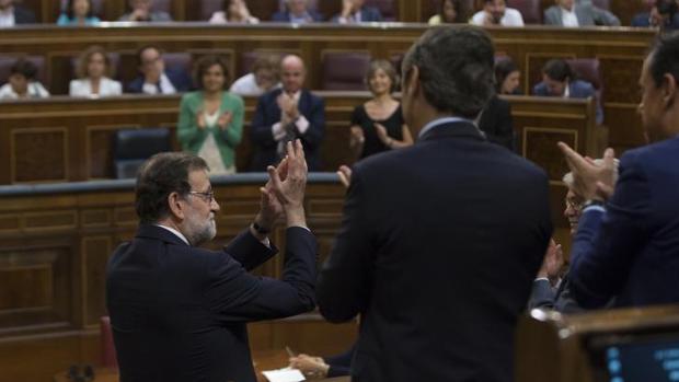 «Rajoy cayó por una simbiosis política, judicial y mediática»