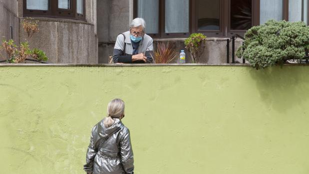 Los nuevos contagios caen a 102, 54 menos que el lunes, pero los hospitalizados aumentan en casi 20