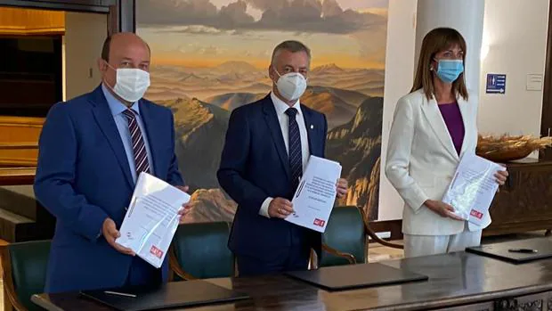 PNV y PSE asumen sus «discrepancias» en la firma de su acuerdo de Gobierno en el País Vasco