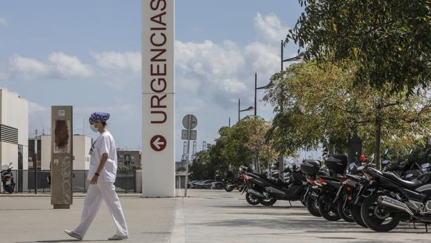 Detenido un hombre en Valencia tras dar puñetazos a dos médicas y lanzarles una silla