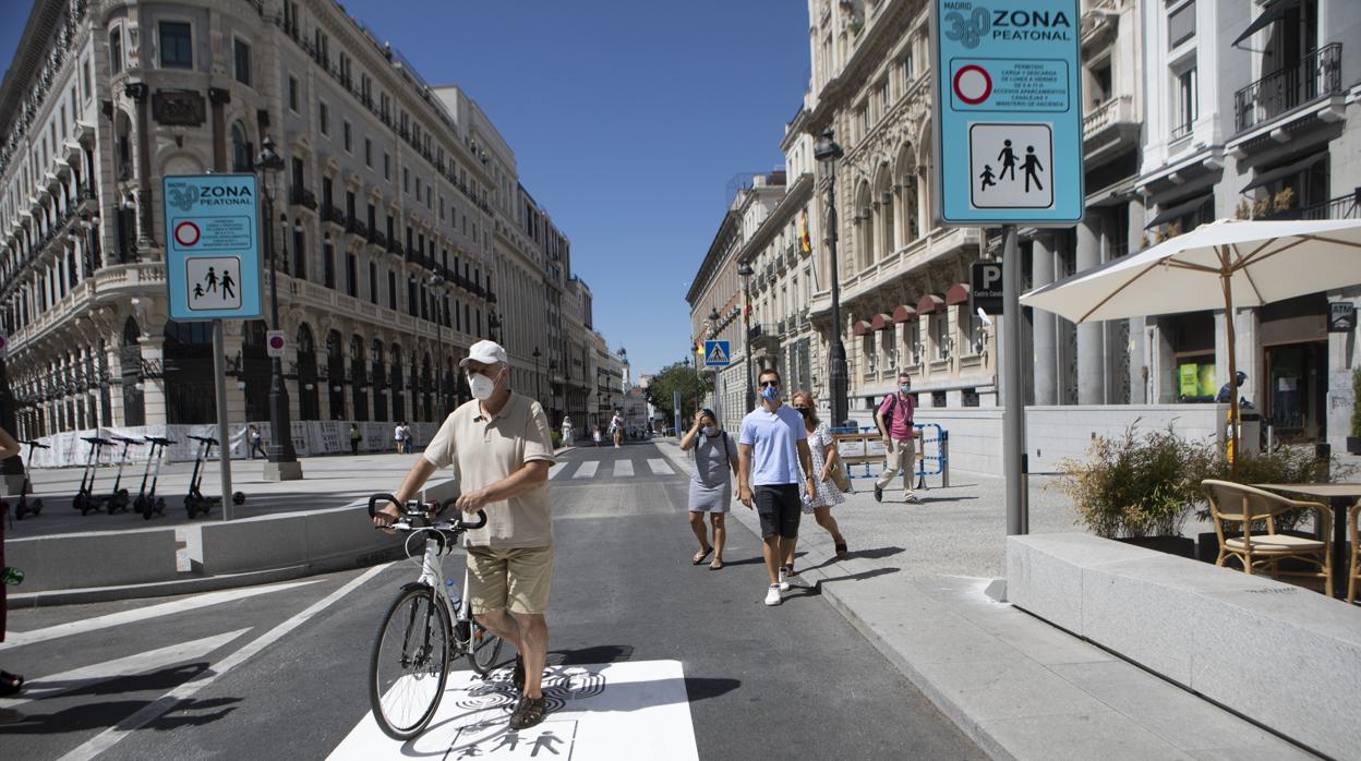 Señales que indican la peatonalización de la Puerta del Sol