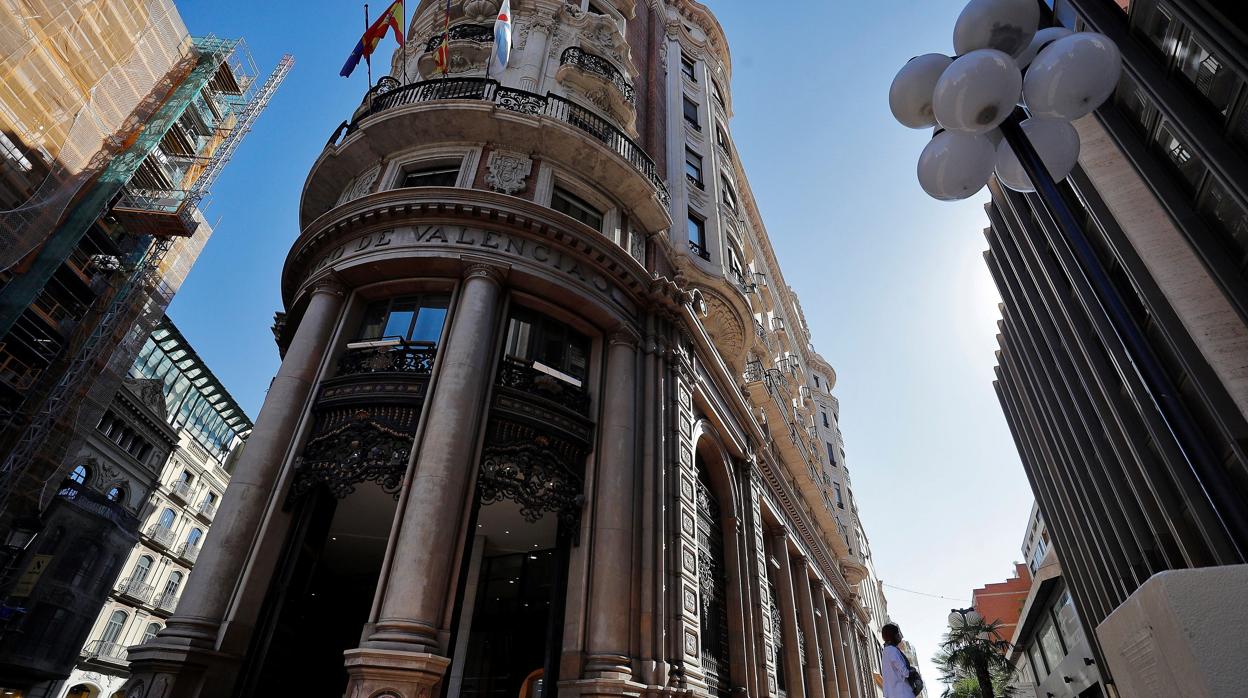 Imagen de la sede social de Caixabank situada en Valencia