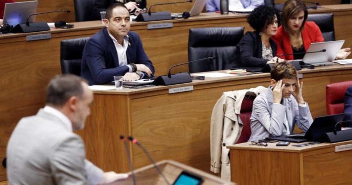 Imagen de una sesión del Parlamento de Navarra antes del Covid-19