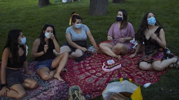 Batería de medidas sanitarias y restricciones