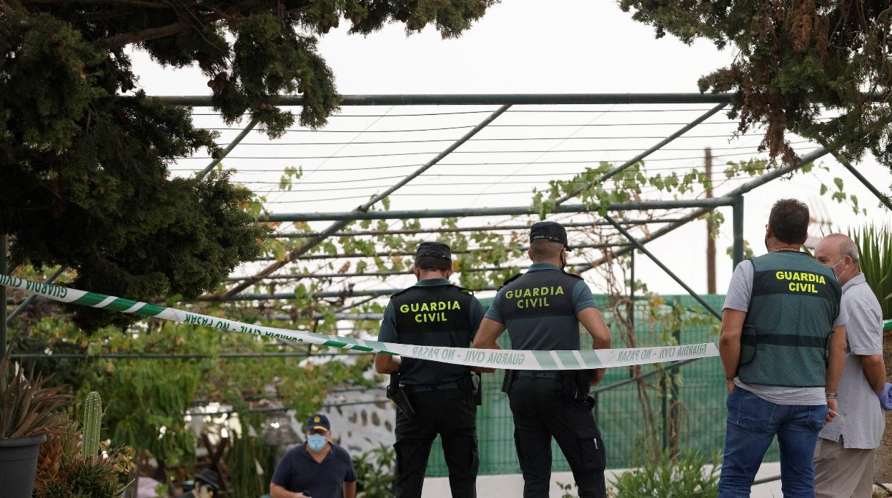 La Guardia Civil, en una vivienda del sur de Tenerife donde se hallaron dos cadáveres