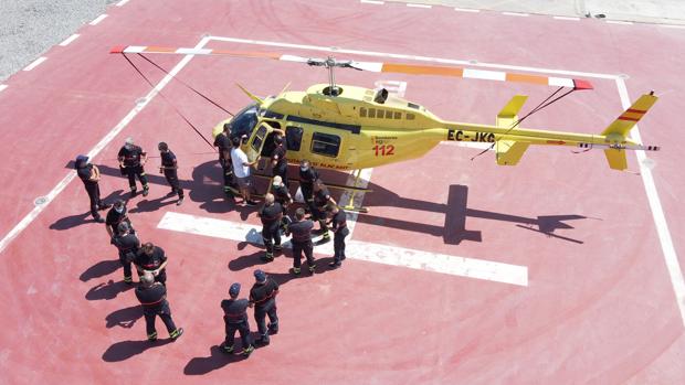 Los Bomberos reducen 25 minutos el tiempo de respuesta a incendios con otro helicóptero en Alicante