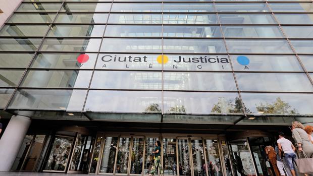 La Fiscalía pide catorce años de cárcel para un hombre por violar a su hermano discapacitado físico y psíquico