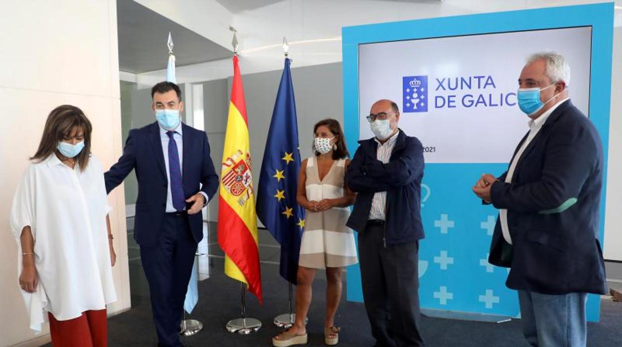 Román Rodríguez, con los inspectores y los jefes territoriales de educación