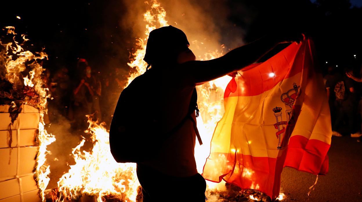 El secesionismo radical vuelve a la calle y evoca la violencia postsentencia: «Lo volveremos a hacer»