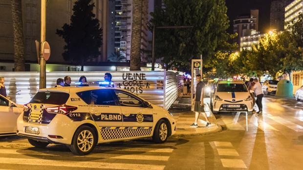 Detenida la gerente de un bar, que permanecía abierto a las 3 de la mañana, por agredir a dos policías