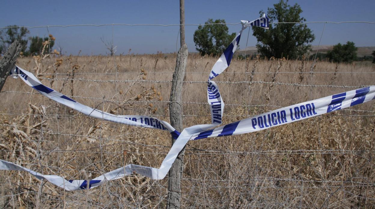 Imagen de archivo de un cordón policial en una fiesta rave desalojada