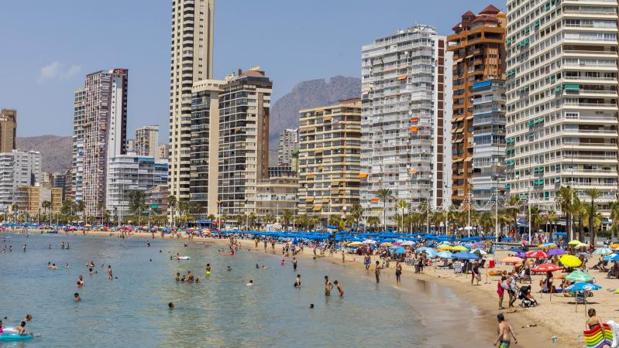 Benidorm se convierte en el primer municipio turístico reconocido por la nueva ley