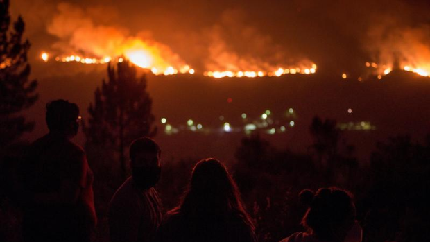 9.000 hectáreas quemadas en Orense y 12 incendios activos en una nueva jornada complicada