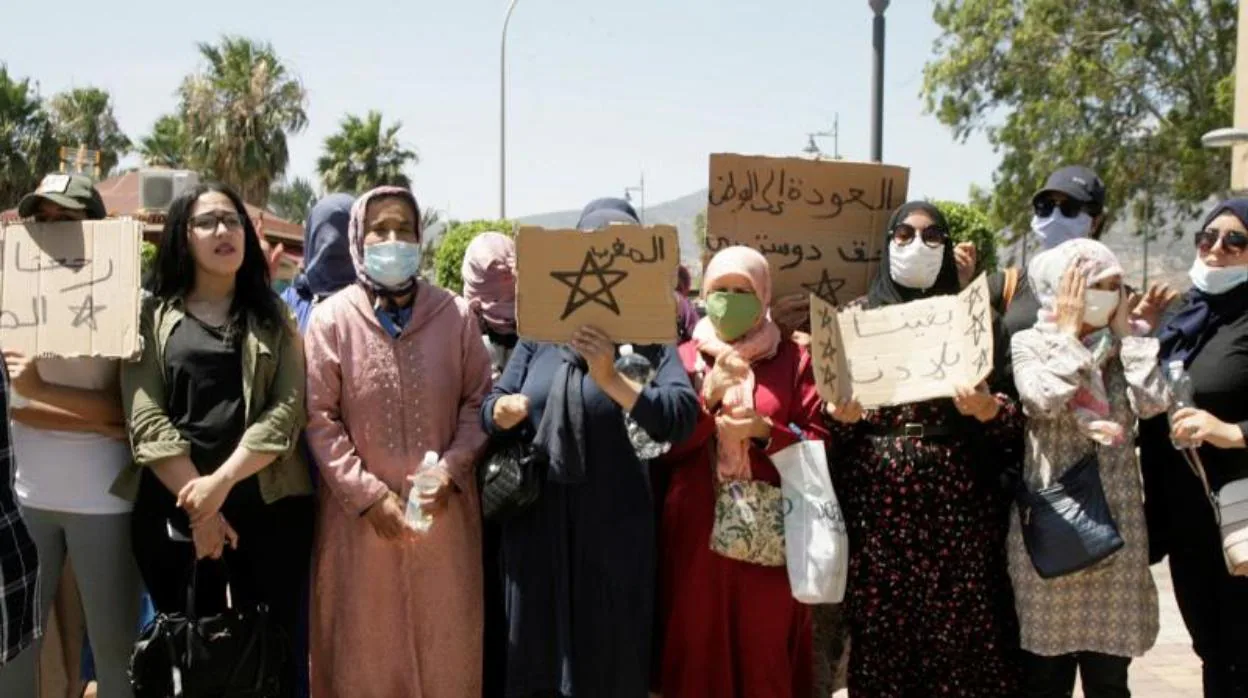Protesta de marroquíes varadas en Melilla por las prohibiciones de acceso de Rabat