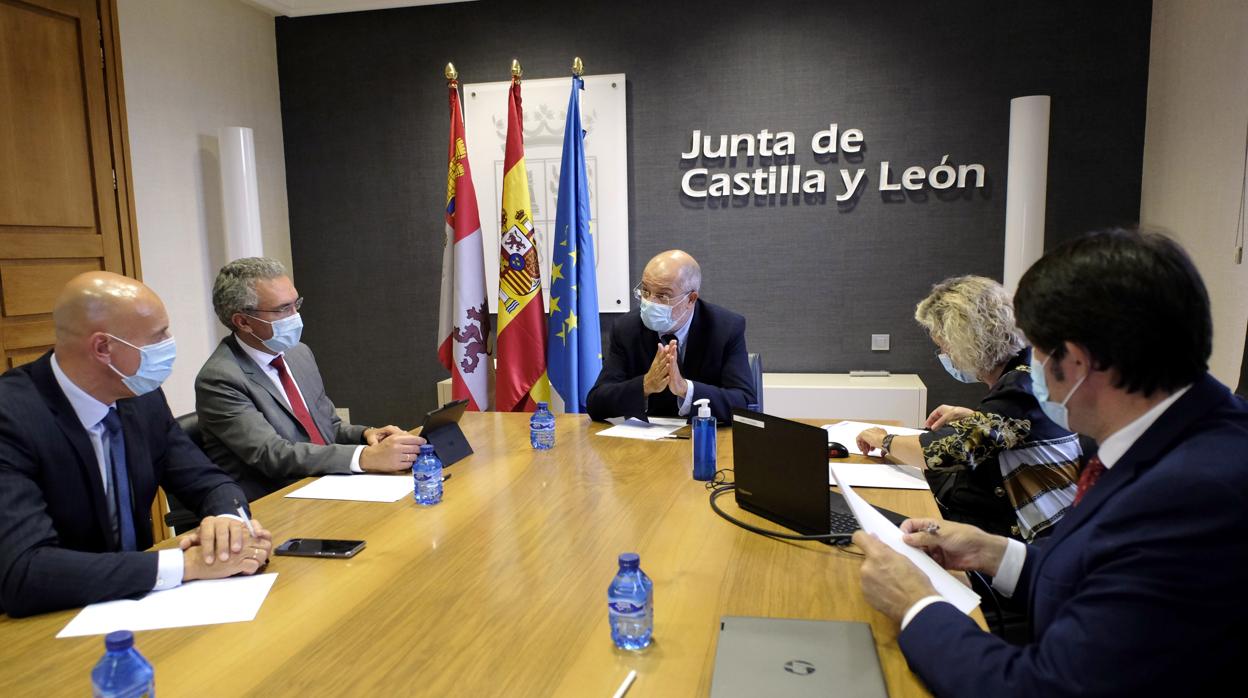 El vicepresidente Igea se reunió ayer con los alcaldes de Valladolid, León, Salamanca y Palencia