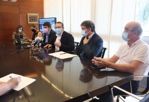 El alcalde presenta el proyecto «Benidorm Island» junto a representantes del sector y de otras administraciones