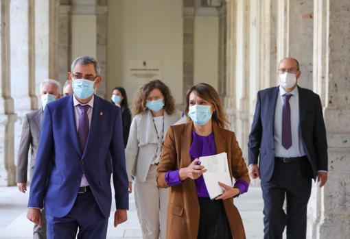 La consejera de Educación, junto al resto de miembros de su equipo, durante la presentación del curso escolar