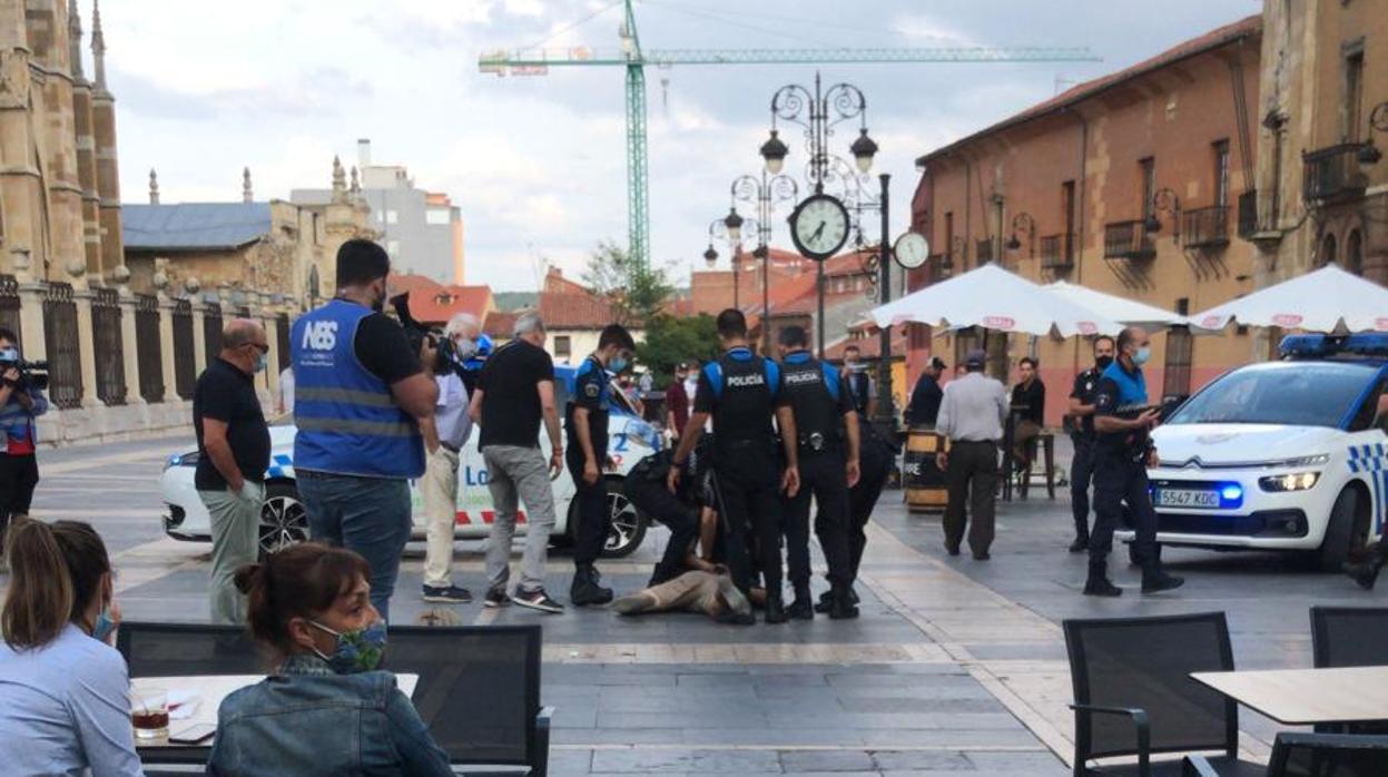 Momento exacto de la detención en el centro de León