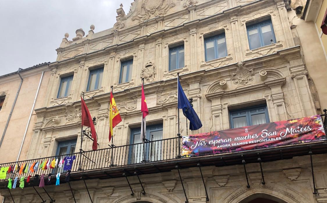 Camisetas y pañuelos para celebrar las fiestas de San Mateo, suspendidas por el Covid