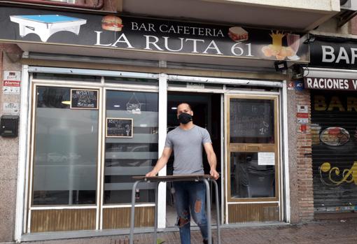 Leuris coloca la terraza del bar «La ruta 61»