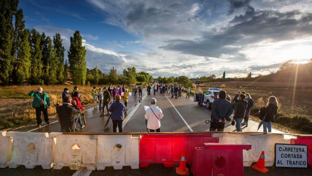 Sotillo de la Ribera denuncia en el juzgado el cierre de una carretera durante su confinamiento