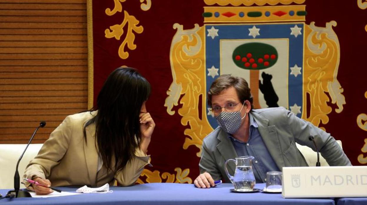 El alcalde José Luis Martínez-Almeida y la vicealcaldesa Begoña Villacís