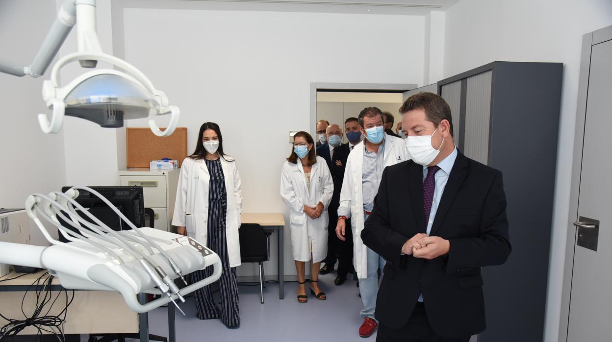 Emiliano García-Page durante la apertura del Centro de Salud de Elche de la Sierra (Albacete)